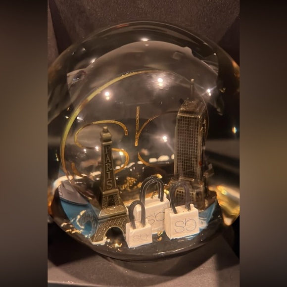 NEW Scott Barnes Snow globe - Picture 3 of 5